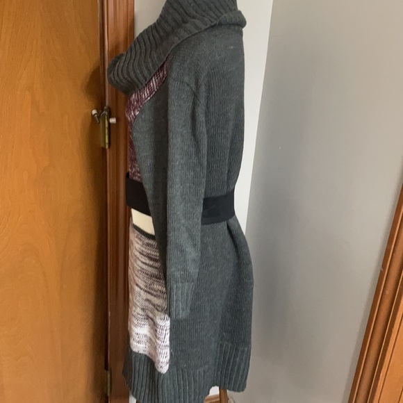 Beautiful grey sweater dress with belt - Picture 6 of 9